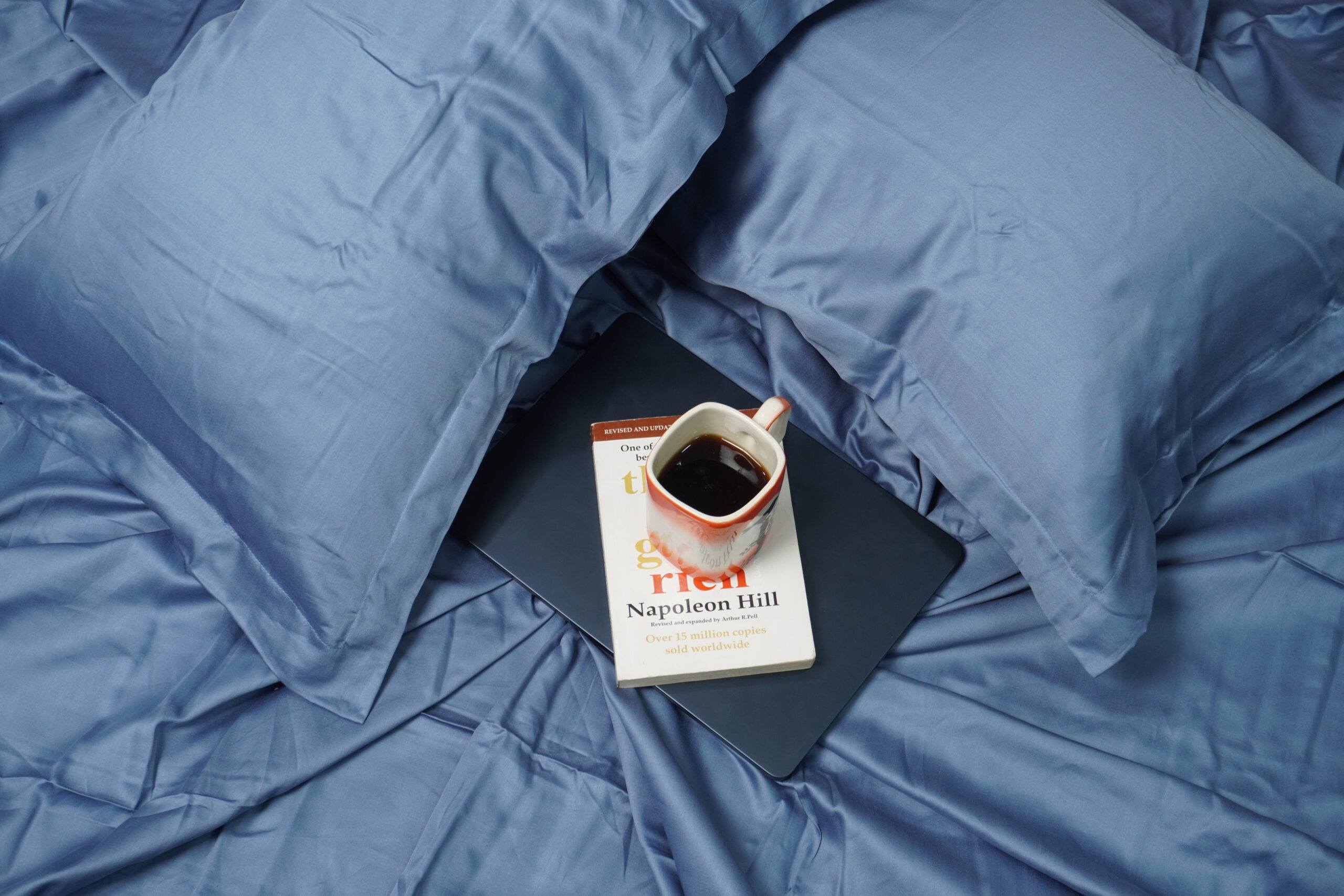 The Lumina 400 TC Solid Bedsheet